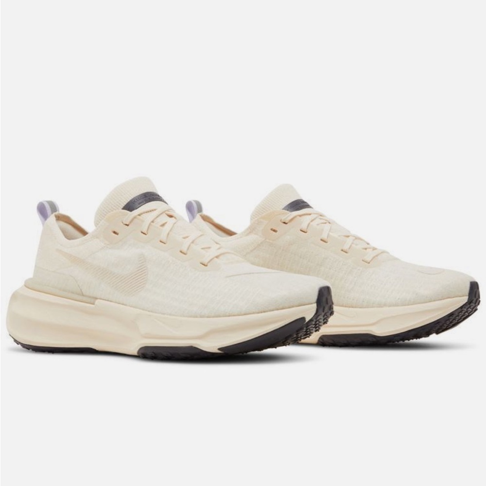 Nike Men's Cream Athletic Shoes